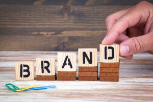  El branding se refiere a aquel sector del marketing de una empresa centrado en el posicionamiento de la marca en la mente de los consumidore